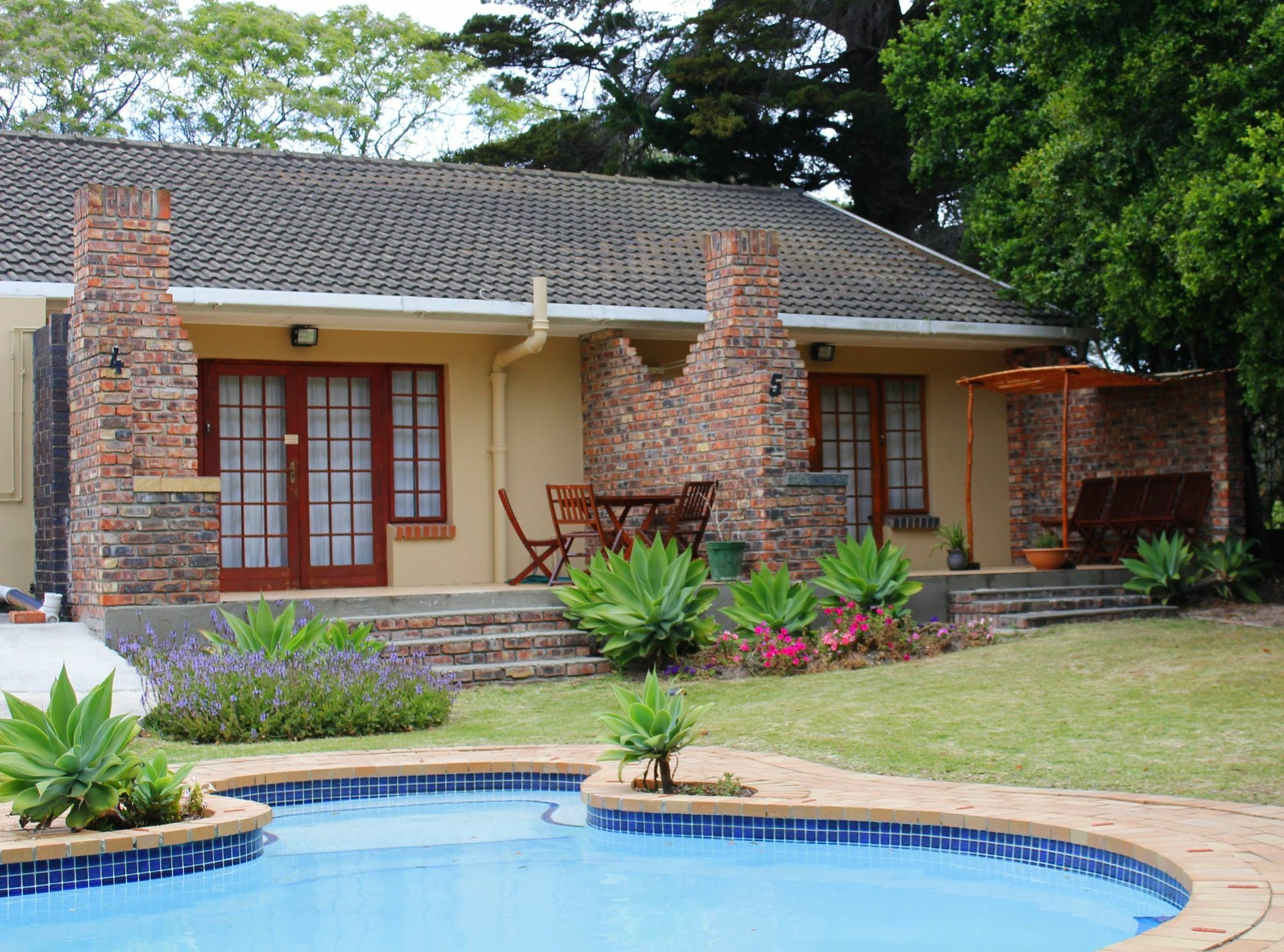 African Aquila Guest Lodge Glendinningvale Exteriör bild