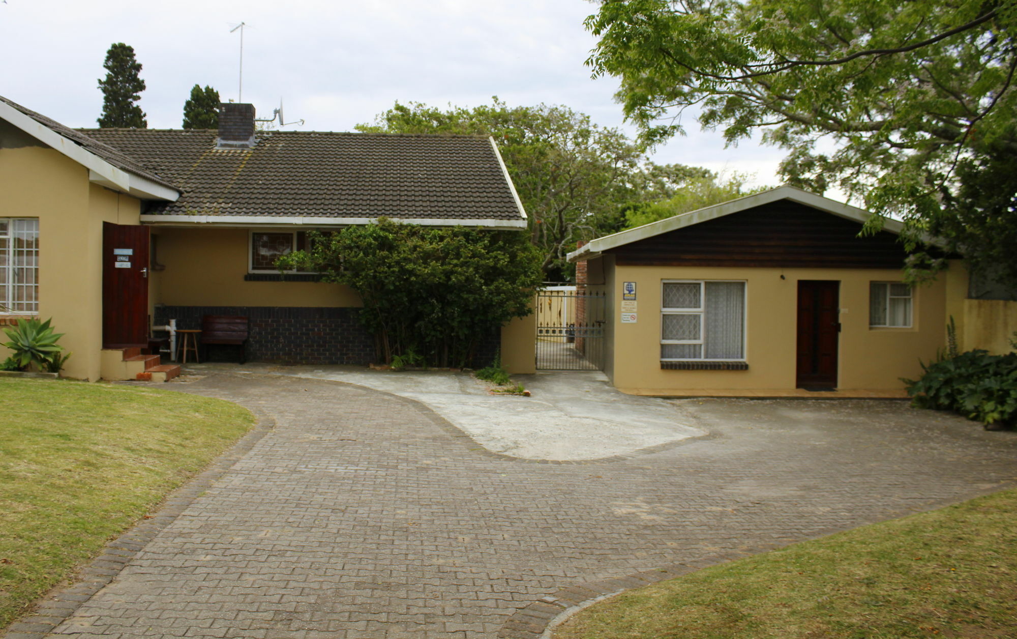 African Aquila Guest Lodge Glendinningvale Exteriör bild